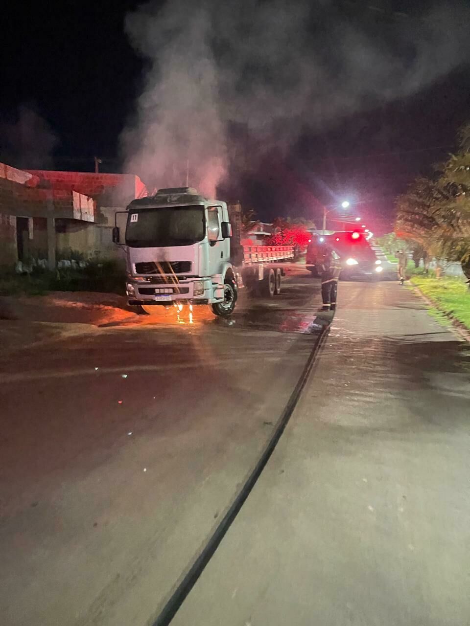 Imagem de compartilhamento para o artigo Curto-circuito pode ser causa de princípio de incêndio em caminhão em Chapadão do Sul da MS Todo dia